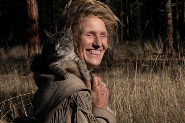 Lynx Vilden with cat on her shoulders