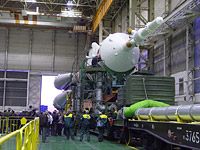 Rollout of Soyuz TMA-6 (Energiya)