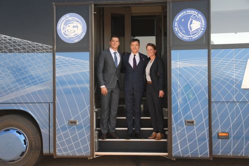 MS-22 backup crew on footsteps of Baikonur bus