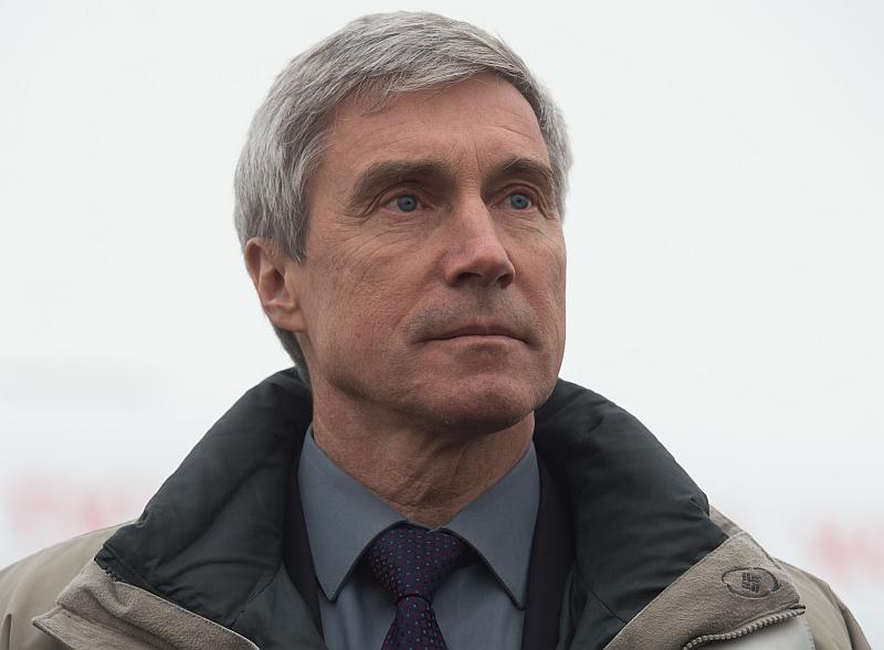 Sergei Krikalyov watches Tu-204-300 aircraft &quote;Sergei Korolev" arriving